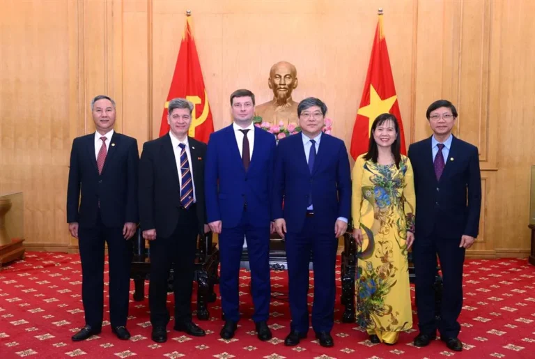 hoc vien chinh tri tang cuong hop tac voi dai hoc saint petersburg 2