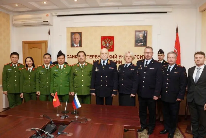 hop tac voi dai hoc saint petersburg thuoc bo noi vu lien bang nga 1