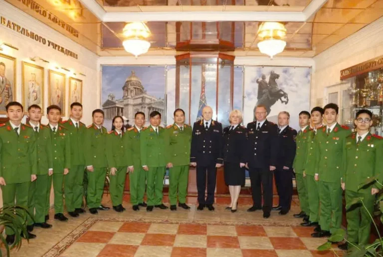 hop tac voi dai hoc saint petersburg thuoc bo noi vu lien bang nga 2