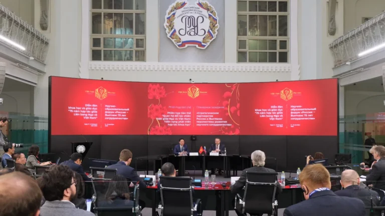 khai mac dien dan khoa hoc va giao duc nga viet 75 nam hop tac