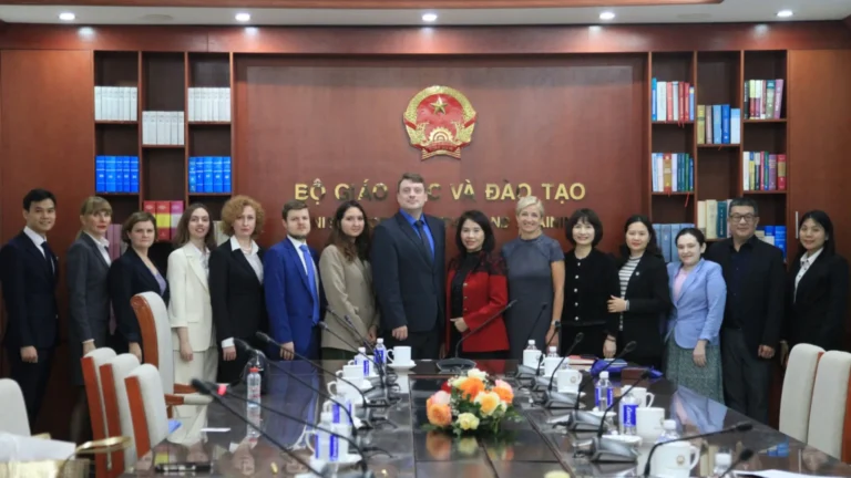 lanh dao cuc hop tac quoc te bo gddt tiep doan dai hoc nga