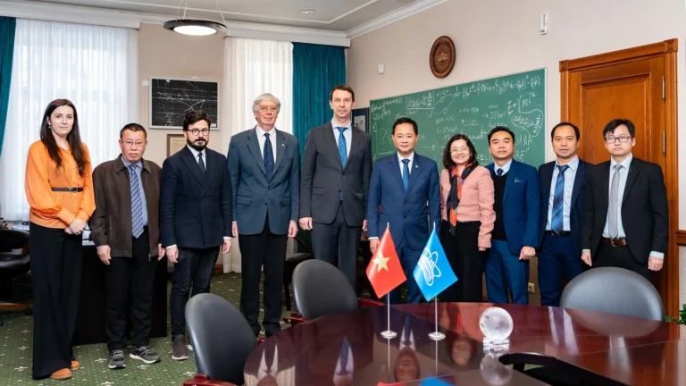 vien han lam khoa hoc va cong nghe viet nam cong tac tai dubna