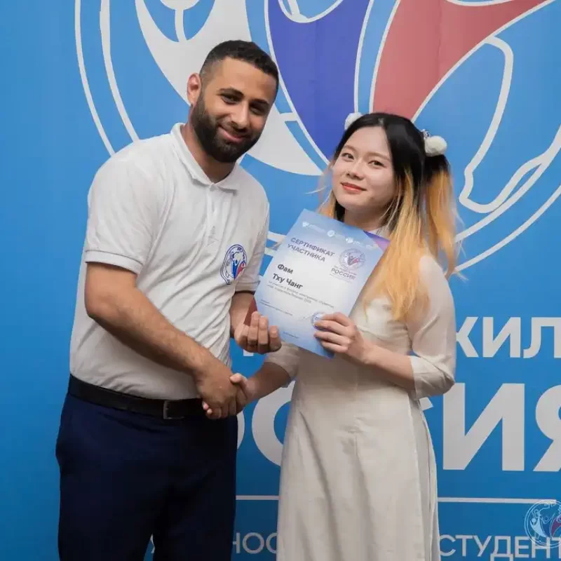 pham-thu-trang-dai-hoc-nghien-cuu-tong-hop-quoc-gia-truong-kinh-te-cao-cap-2